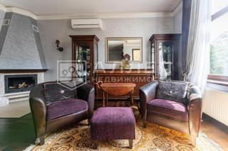 Дом, площадью 270 кв.м