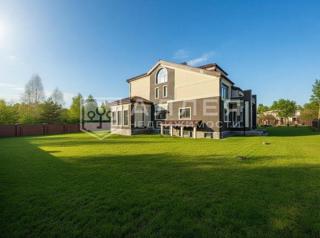 Дом, площадью 700 кв.м