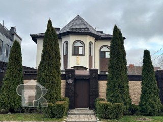 Дом, площадью 240 кв.м