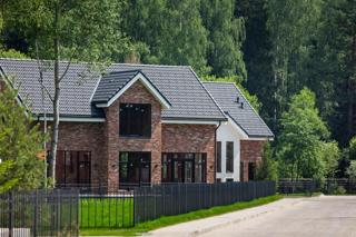 Дом, площадью 230 кв.м