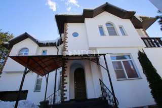 Дом, площадью 440 кв.м