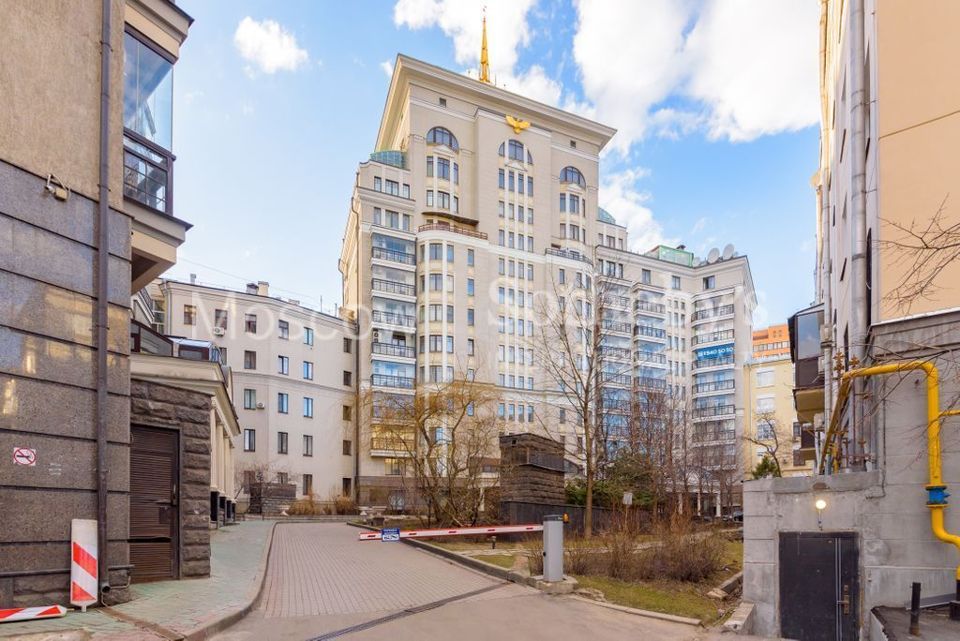 Продается 6-комнатная квартира, площадью 363.00 кв.м. Москва, переулок Неопалимовский 1-й, дом 8