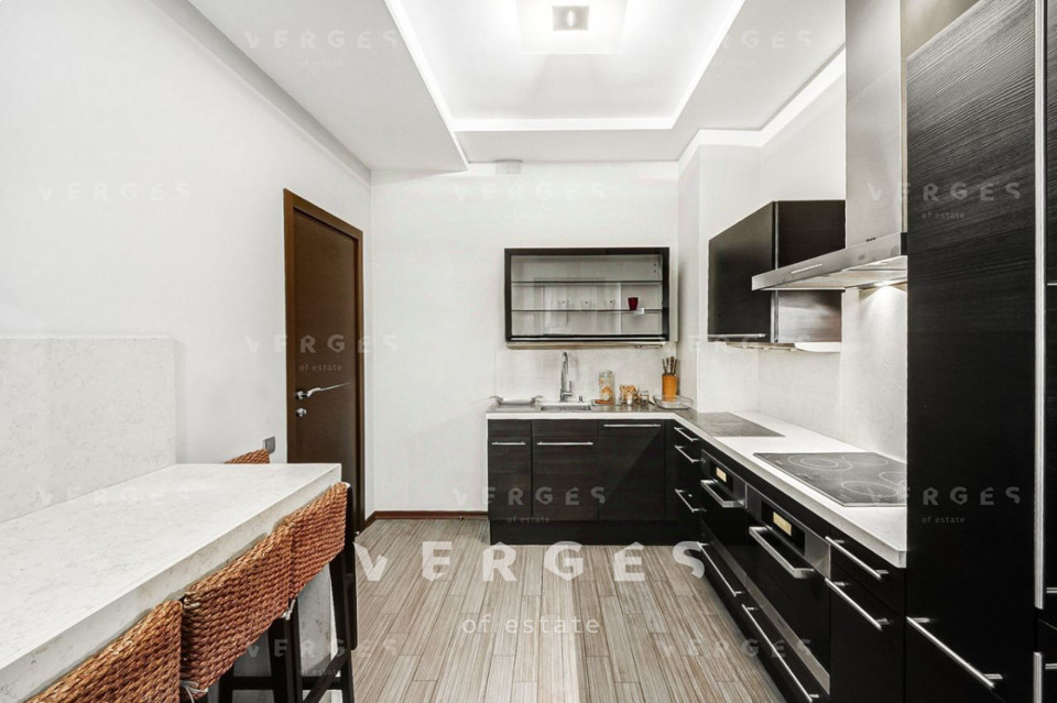 Продается 3-комнатная квартира, площадью 169.00 кв.м. Москва, переулок Зачатьевский 1-й