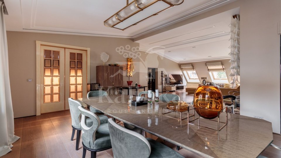 Продается 2-комнатная квартира, площадью 137.00 кв.м. Москва, улица Бронная Малая