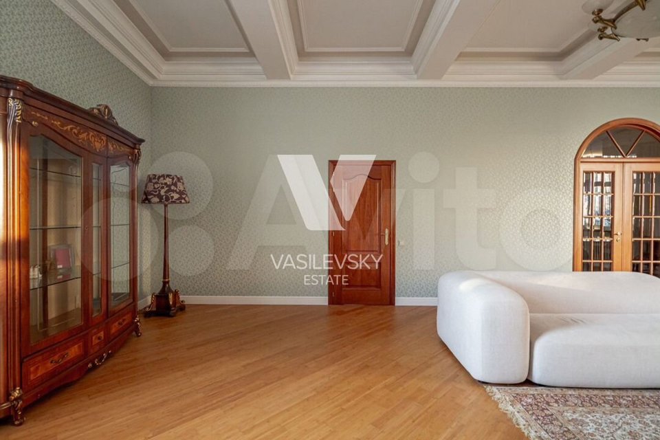 Продается 4-комнатная квартира, площадью 200.00 кв.м. Москва, улица Бауманская, дом 26