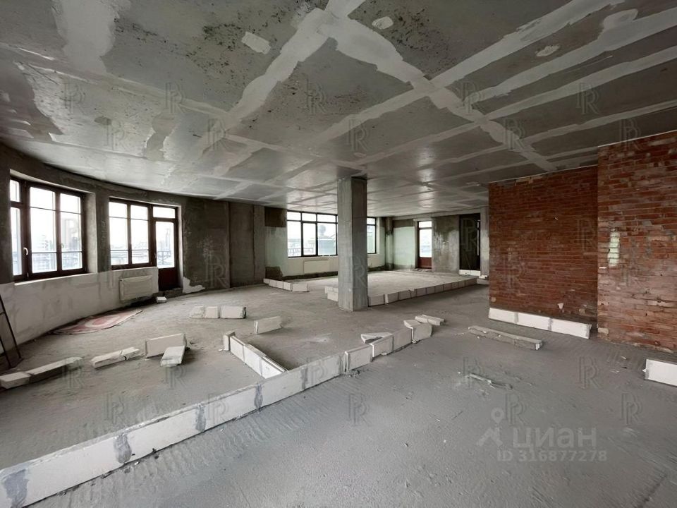 Продается 4-комнатная квартира, площадью 300.00 кв.м. Москва, переулок Климентовский, дом 2