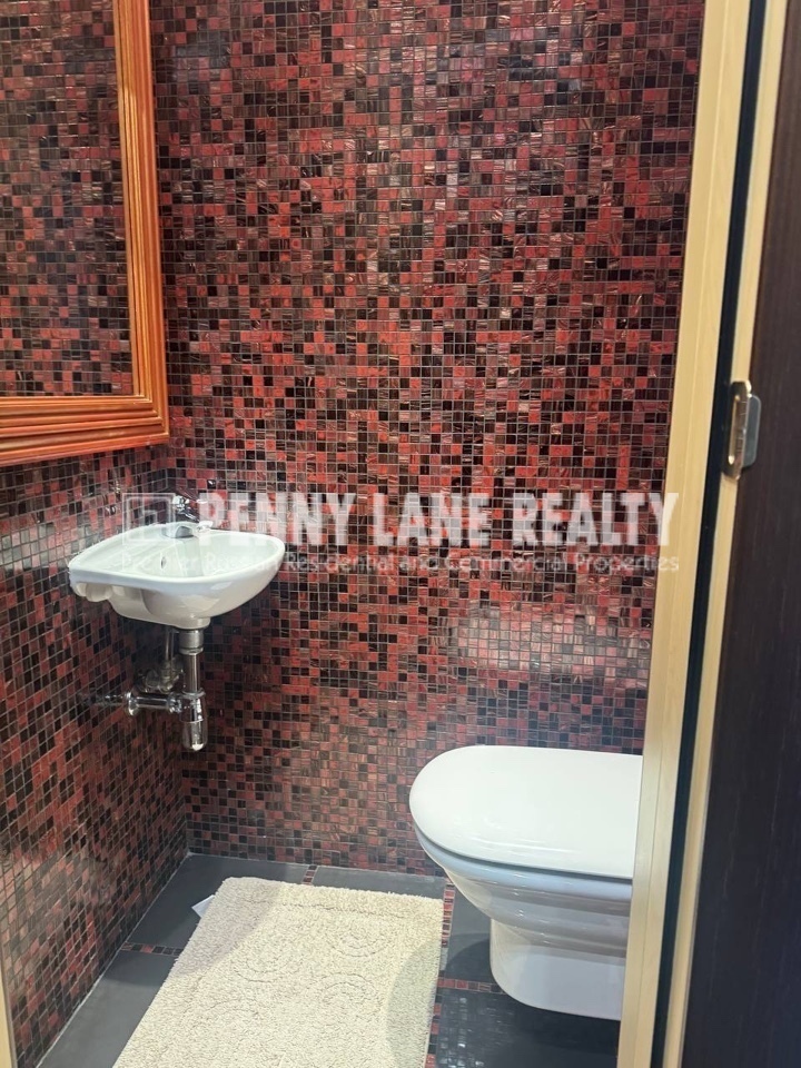 Продается 3-комнатная квартира, площадью 135.00 кв.м. Москва, Страстной бульвар