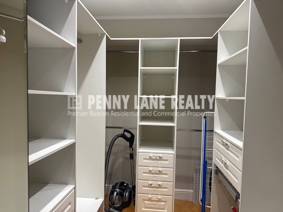 Продается 3-комнатная квартира, площадью 135.00 кв.м. Москва, Страстной бульвар