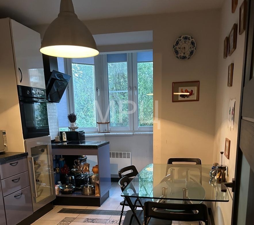 Продается 3-комнатная квартира, площадью 65.00 кв.м. Москва, Загородное шоссе, дом 9к1