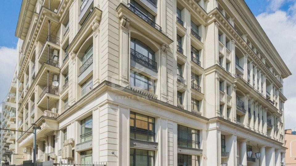 Продается 3-комнатная квартира, площадью 142.00 кв.м. Москва, переулок Казарменный, дом 3