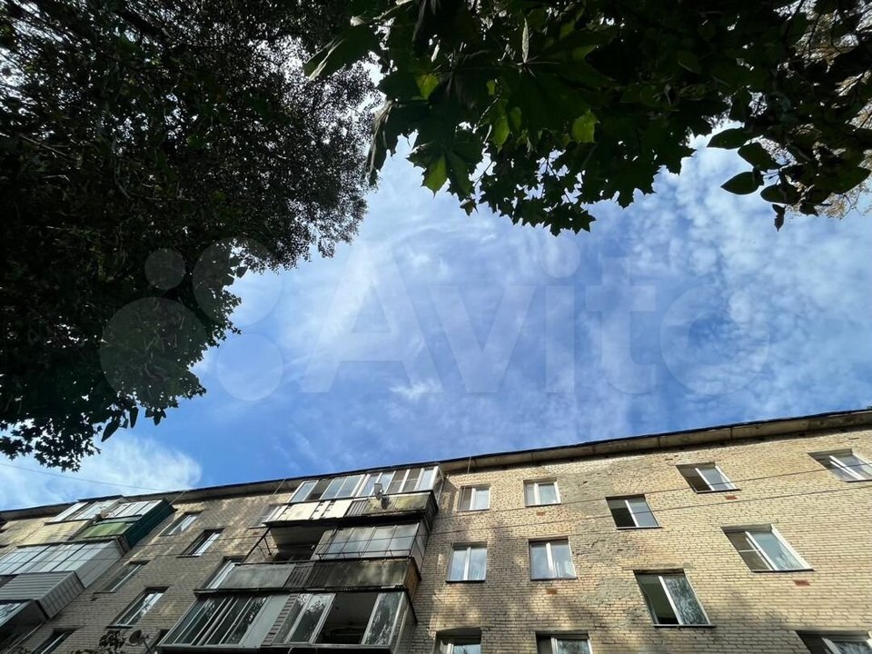 Продается 2-комнатная квартира, площадью 40.00 кв.м. Московская область, Красногорск городской округ, поселок городского типа Нахабино, улица Институтская, дом 1