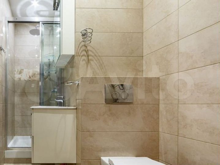 Продается 2-комнатная квартира, площадью 62.80 кв.м. Москва, улица Студенческая, дом 31