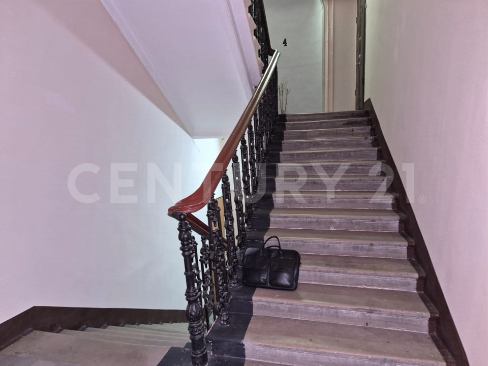 Продается 5-комнатная квартира, площадью 121.50 кв.м. Москва, улица Молчановка Большая