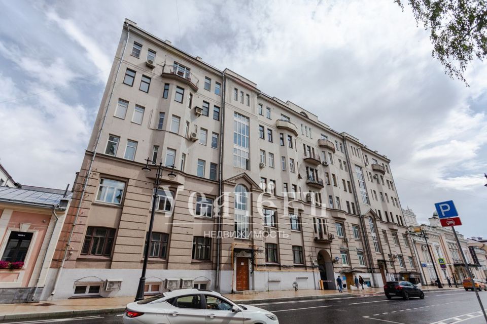 Продается 4-комнатная квартира, площадью 170.00 кв.м. Москва, улица Большая Ордынка, дом 67