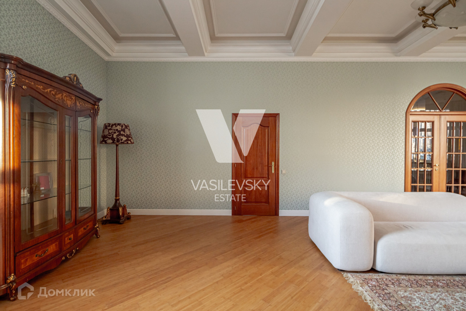 Продается 4-комнатная квартира, площадью 200.00 кв.м. Москва, улица Бауманская, дом 26