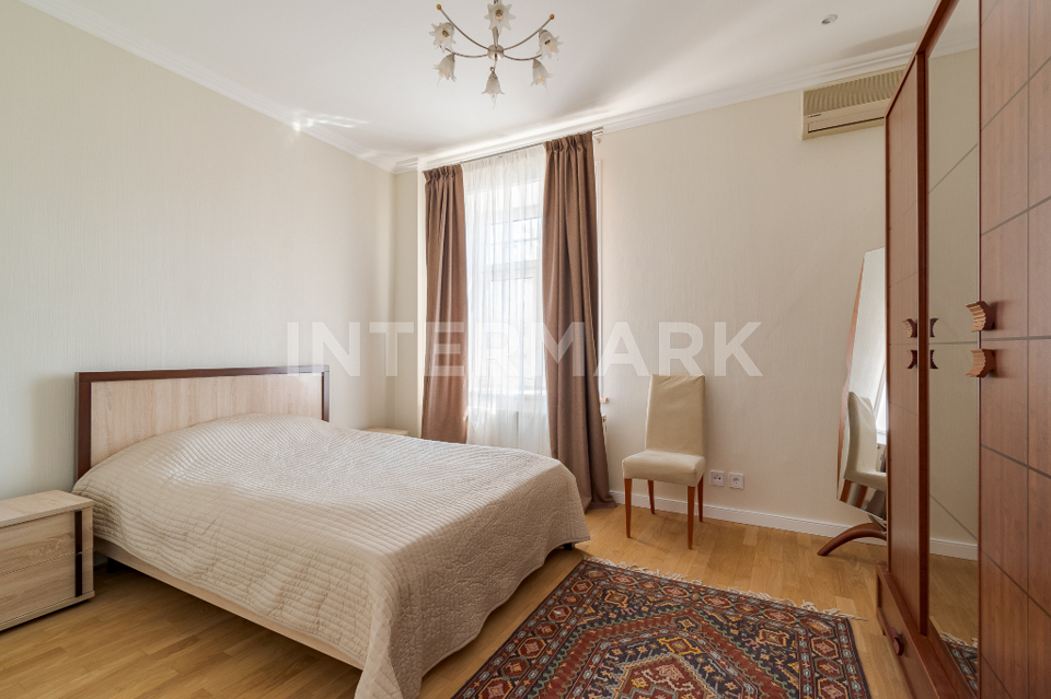 Продается 3-комнатная квартира, площадью 129.30 кв.м. Москва, улица Малая Ордынка, дом 3
