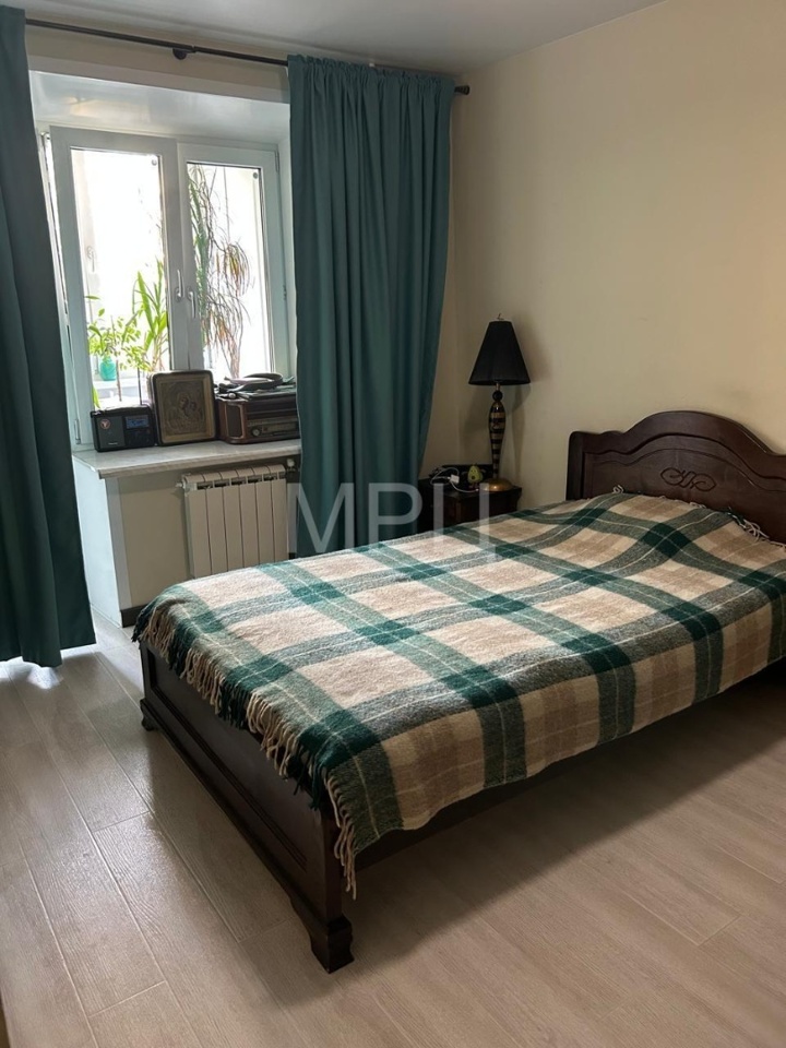 Продается 3-комнатная квартира, площадью 65.00 кв.м. Москва, Загородное шоссе, дом 9к1