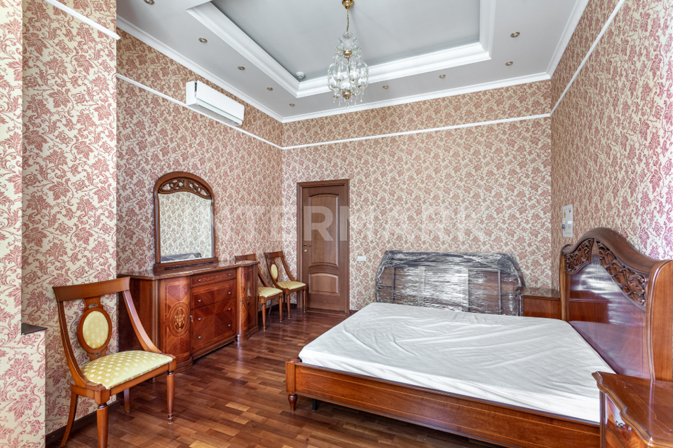 Продается 3-комнатная квартира, площадью 100.50 кв.м. Москва, переулок Милютинский, дом 3