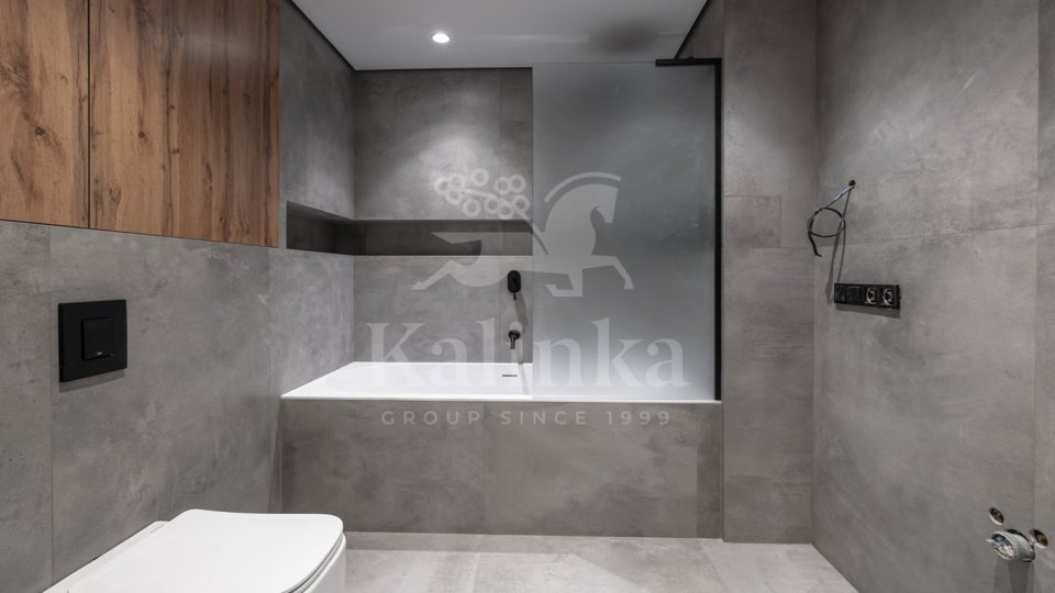 Продается 2-комнатная квартира, площадью 74.00 кв.м. Москва, улица Большая Садовая