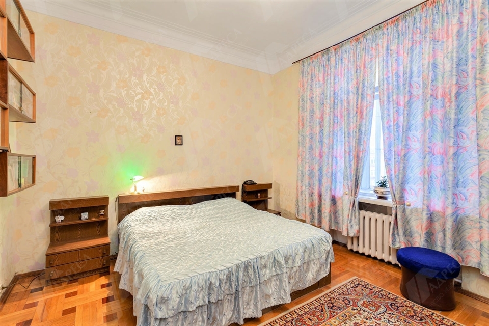 Продается 4-комнатная квартира, площадью 131.00 кв.м. Москва, Никитский бульвар, дом 12
