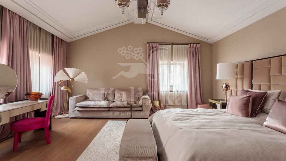 Продается 2-комнатная квартира, площадью 137.00 кв.м. Москва, улица Бронная Малая