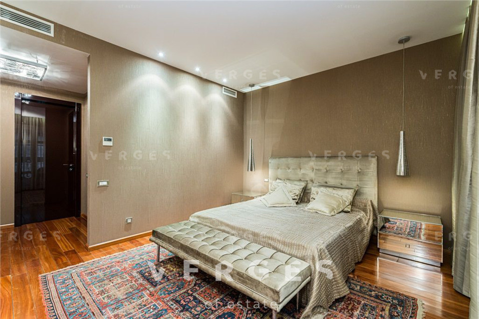 Продается 4-комнатная квартира, площадью 190.00 кв.м. Москва, улица Улофа Пальме, дом 7