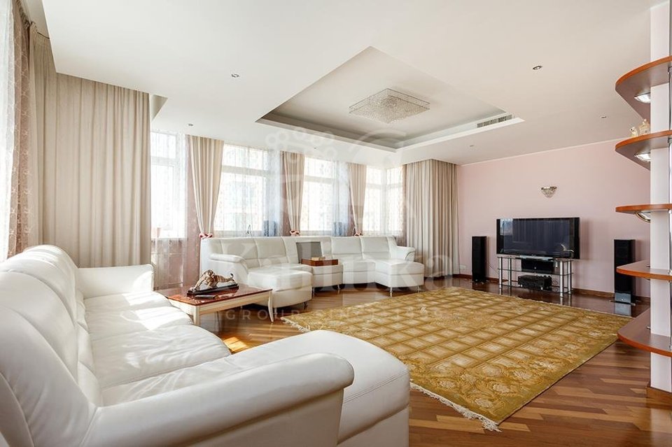 Продается 4-комнатная квартира, площадью 189.20 кв.м. Москва, улица Авиационная