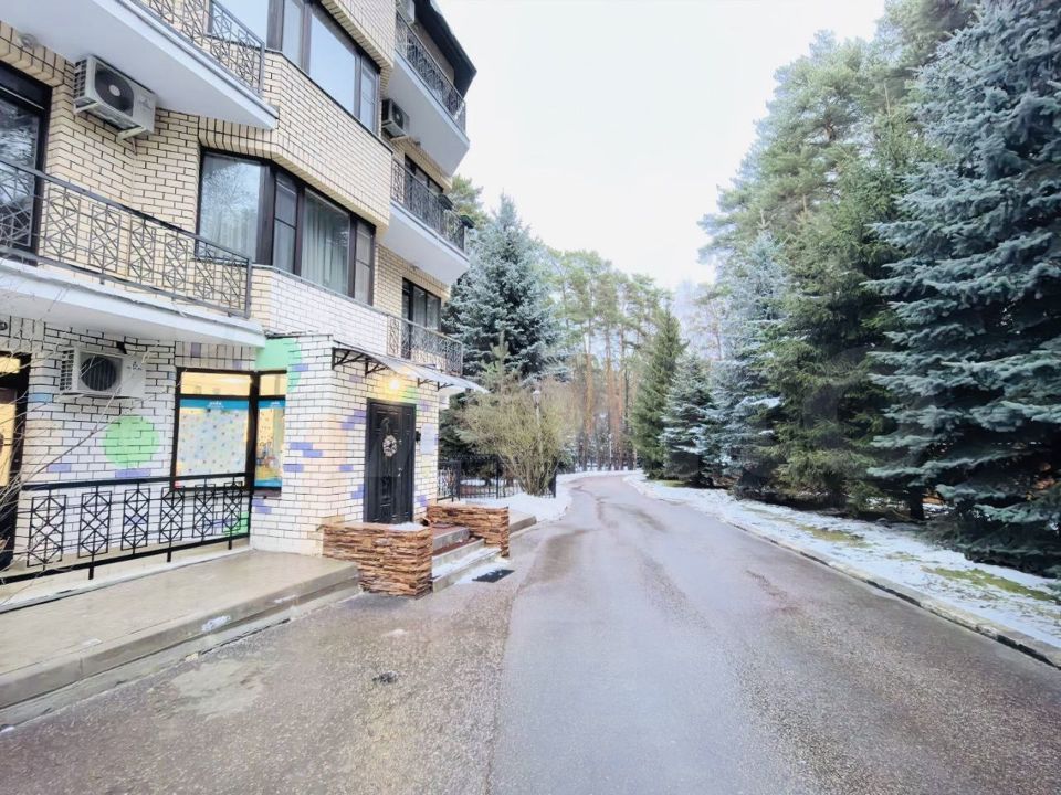 Продается 3-комнатная квартира, площадью 130.00 кв.м. Московская область, Одинцовский район, поселок городского типа Заречье, улица Сосновая, дом 1Ак1