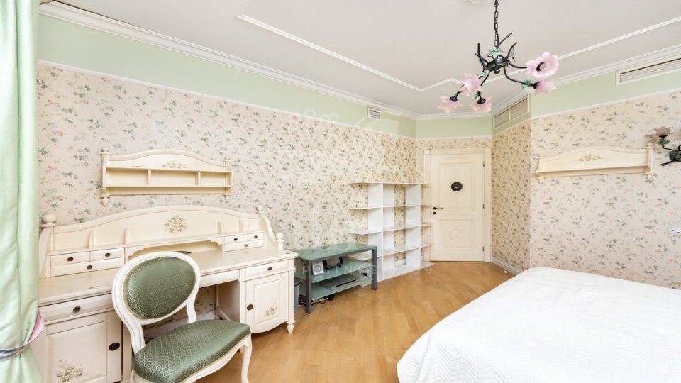 Продается 3-комнатная квартира, площадью 173.10 кв.м. Москва, переулок 1-й Смоленский, дом 17