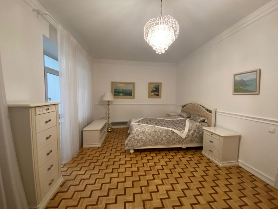 Продается 2-комнатная квартира, площадью 105.60 кв.м. Москва, улица Арбат