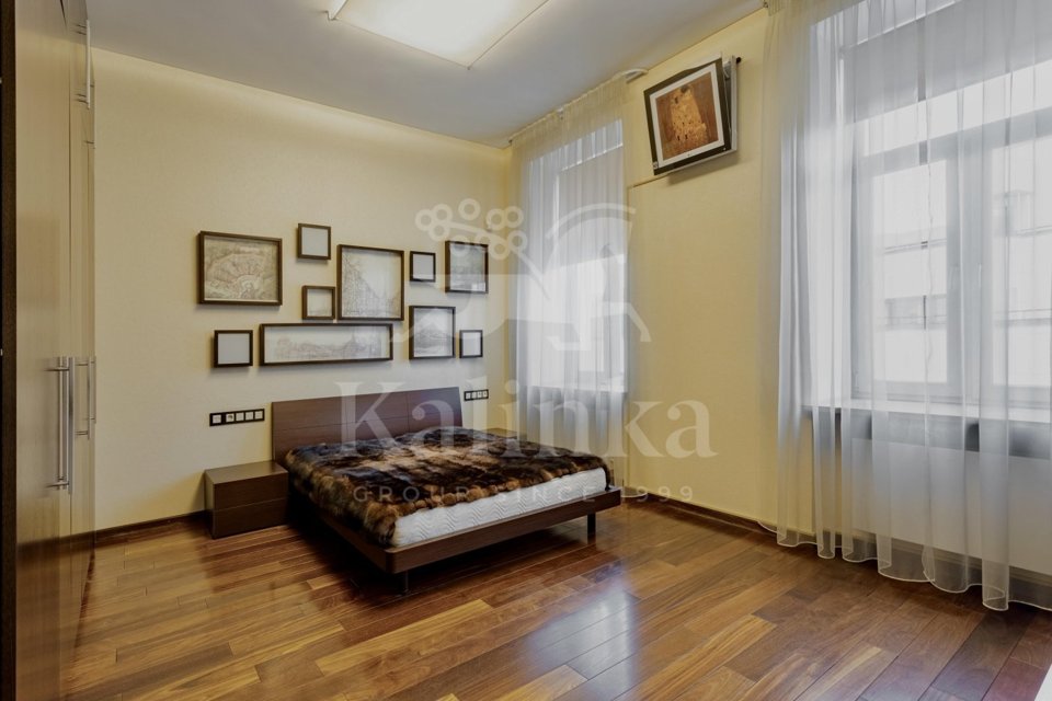 Продается 3-комнатная квартира, площадью 131.40 кв.м. Москва, Никитский бульвар, дом 12