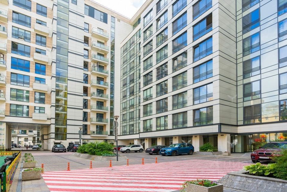 Продается 4-комнатная квартира, площадью 155.60 кв.м. Москва, переулок Казарменный, дом 3