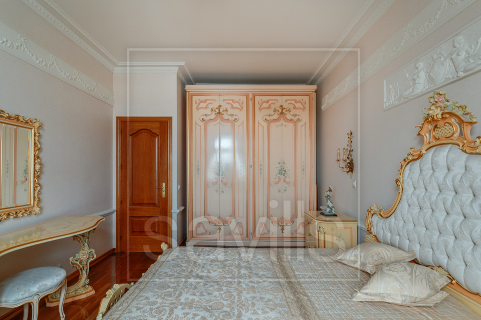 Продается 4-комнатная квартира, площадью 151.00 кв.м. Москва, Кутузовский проспект, дом 35к2