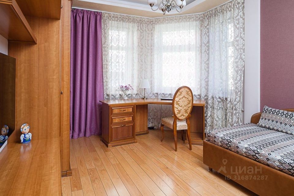 Продается 2-комнатная квартира, площадью 107.70 кв.м. Москва, улица Пудовкина, дом 7