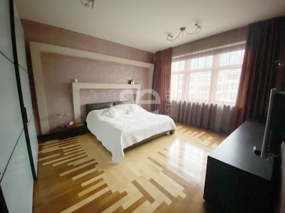 Продается 3-комнатная квартира, площадью 154.00 кв.м. Москва, переулок Зачатьевский 1-й, дом 6стр1