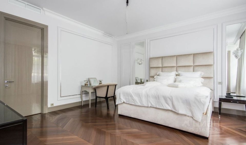 Продается 2-комнатная квартира, площадью 164.60 кв.м. Москва, переулок Зачатьевский 1-й, дом 8с1