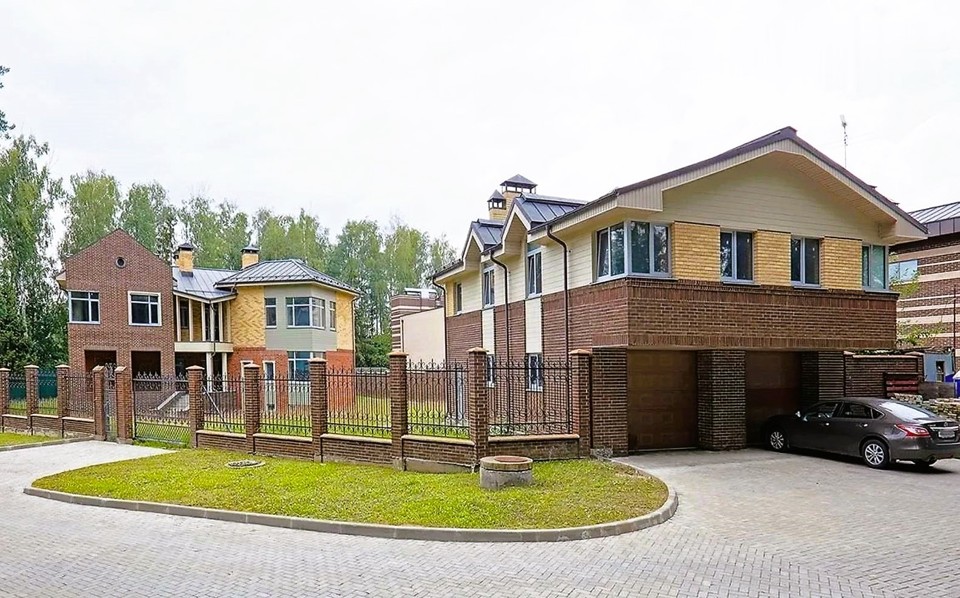 Продается дом, площадью 760.00 кв.м. Московская область, Одинцовский район, деревня Семенково