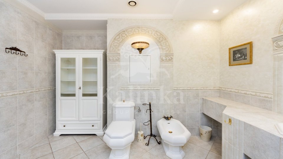 Продается 3-комнатная квартира, площадью 173.10 кв.м. Москва, переулок 1-й Смоленский, дом 17