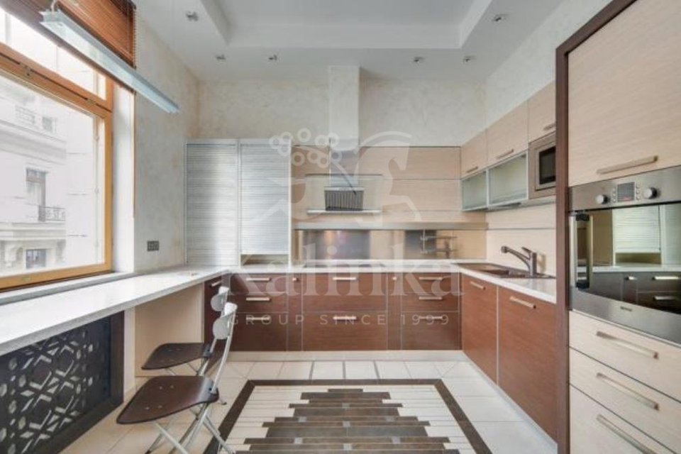 Продается 3-комнатная квартира, площадью 149.00 кв.м. Москва, переулок Зачатьевский 1-й