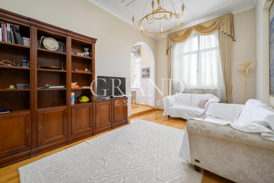 Продается 3-комнатная квартира, площадью 77.70 кв.м. Москва, улица Дорогомиловская Большая, дом 4