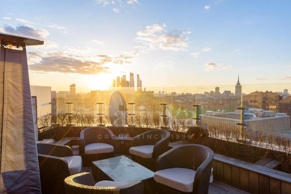 Продается 6-комнатная квартира, площадью 363.00 кв.м. Москва, переулок Неопалимовский 1-й, дом 8