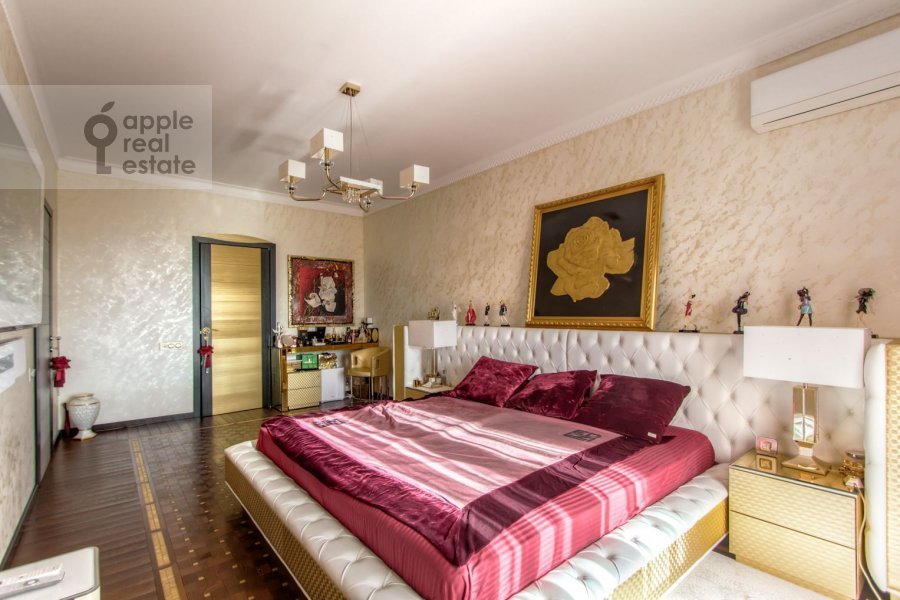 Продается 2-комнатная квартира, площадью 118.00 кв.м. Москва, улица Нежинская, дом 1к2