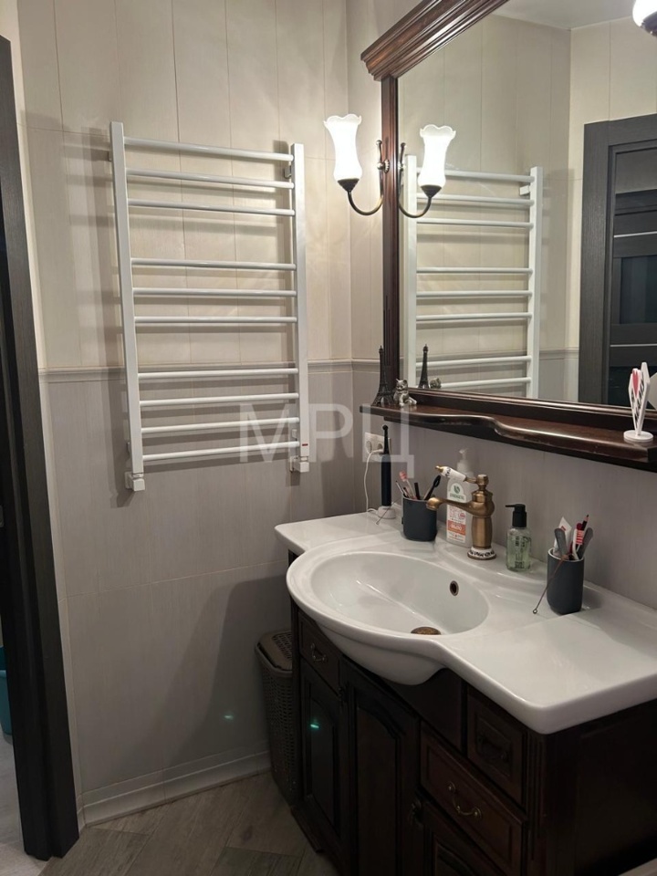 Продается 3-комнатная квартира, площадью 65.00 кв.м. Москва, Загородное шоссе, дом 9к1