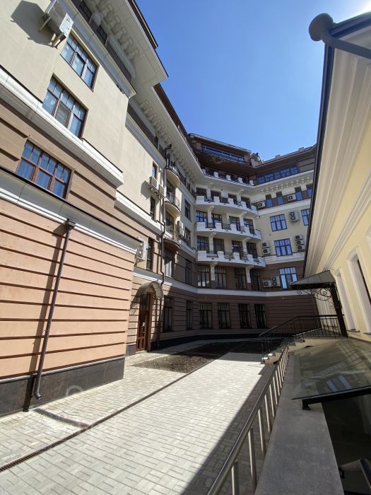 Продается 4-комнатная квартира, площадью 270.00 кв.м. Москва, переулок Лаврушинский, дом 11к1