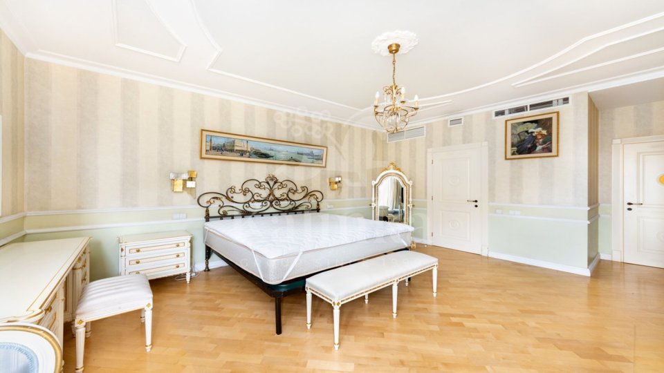 Продается 3-комнатная квартира, площадью 173.10 кв.м. Москва, переулок 1-й Смоленский, дом 17