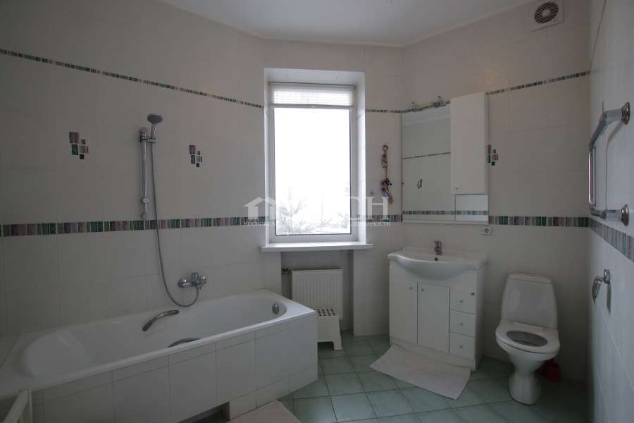 Продается дом, площадью 440.00 кв.м. Московская область, Одинцовский район, село Успенское, улица Центральная