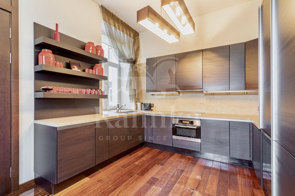 Продается 3-комнатная квартира, площадью 131.40 кв.м. Москва, Никитский бульвар, дом 12