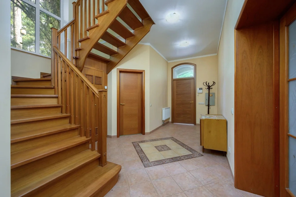 Продается дом, площадью 240.00 кв.м. Московская область, Наро-Фоминский городской округ, город Апрелевка, проезд 3-й Центральный, дом 1