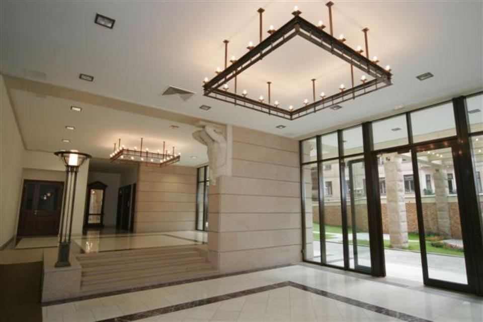 Продается 4-комнатная квартира, площадью 245.00 кв.м. Москва, переулок Большой Лёвшинский, дом 11