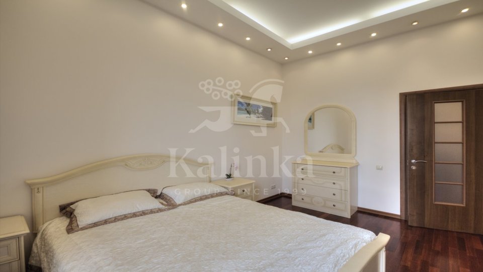 Продается 4-комнатная квартира, площадью 124.00 кв.м. Москва, улица Минская